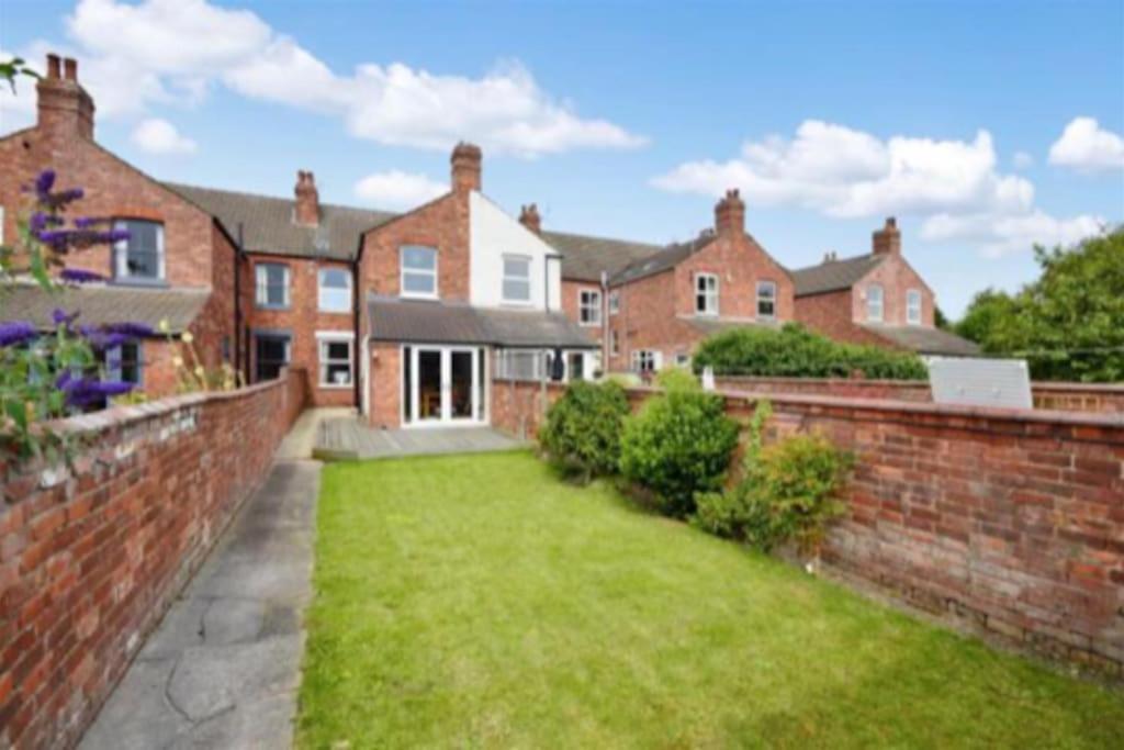 Spacious Victorian Townhouse With Cathedral Views Lincoln Exterior foto
