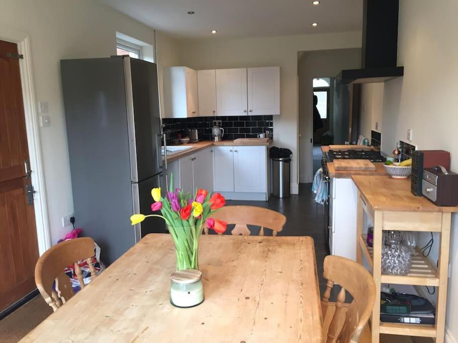 Spacious Victorian Townhouse With Cathedral Views Lincoln Exterior foto